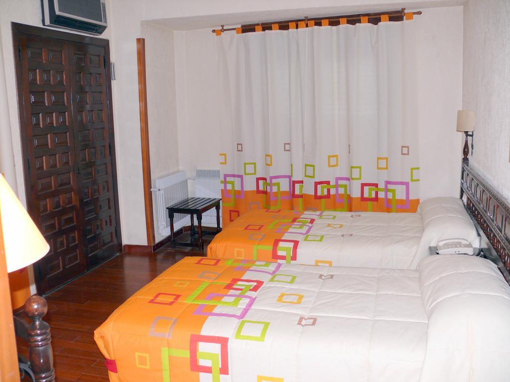 Hotel Restaurante Las Galias Zuera Pokoj fotografie